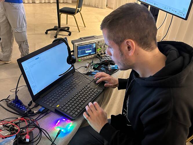 photo_5881901598584278132_y (1)